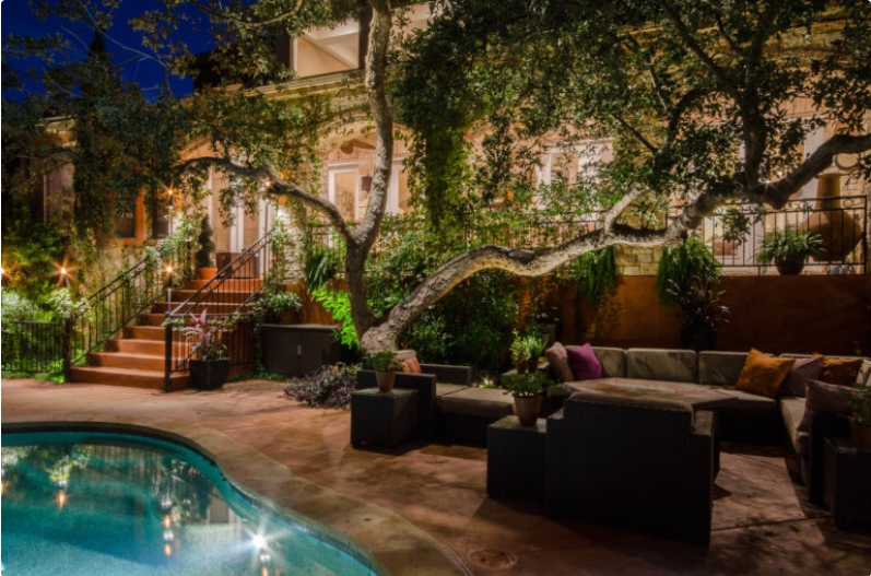 Get Ready for Fall with Outdoor Lighting